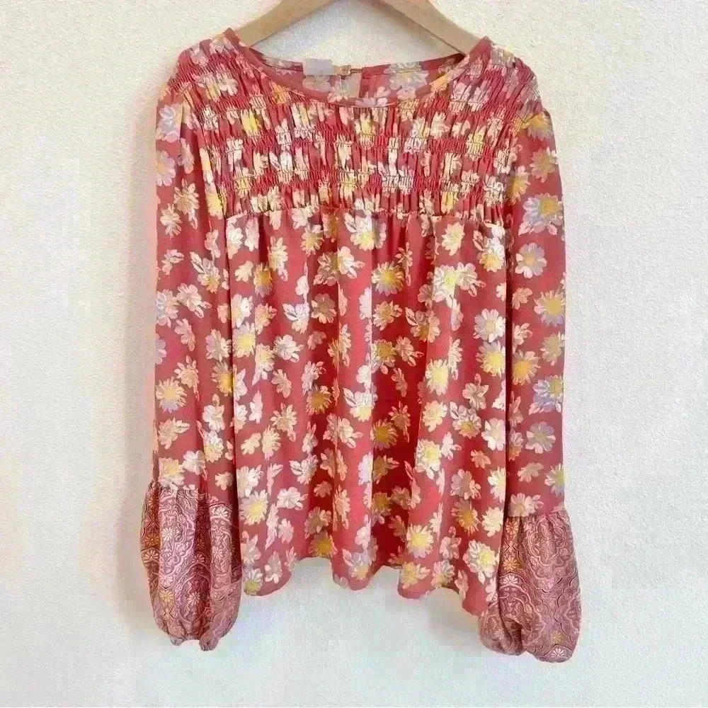 NWT Evsie Girls Floral Smocked Chest Bell Sleeve Blouse Size Large